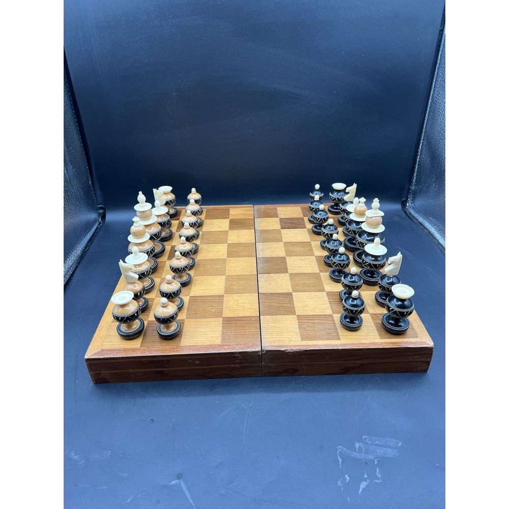 VTG Hand Carved MEXICAN TARASCAN Bone Wood Chess Set w Storage Board Carry Case - Picture 3 of 12